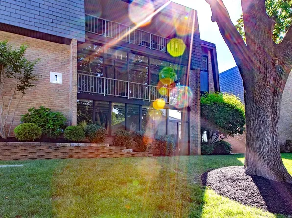1 Stonehenge Cir APT 2, Baltimore, MD 21208