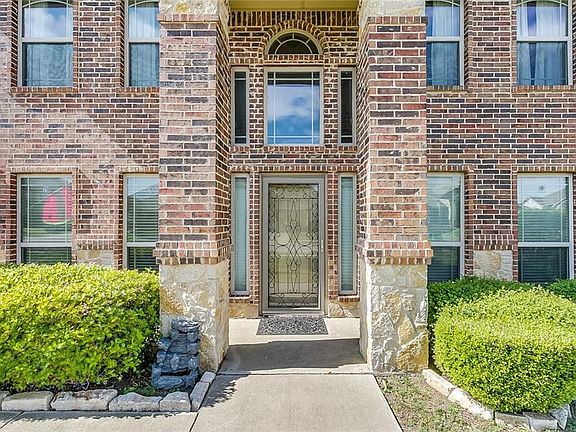 4th image of 1721 Lakeway Dr