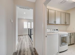 91 Medianoche St, Las Vegas, NV 89138
