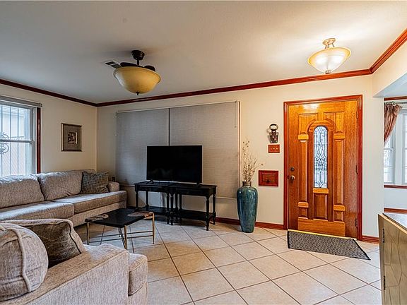 4th image of 3418 Camphor St