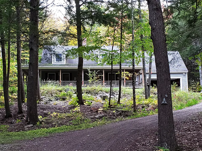 217 Hemlock Park Dr — Photo 1