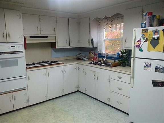 5th image of 44 Montrose St