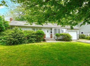 29 Midwood Dr, Plainview, NY 11803