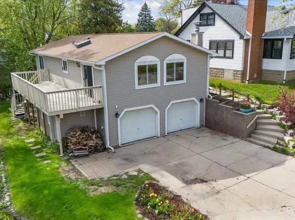 1109 Adams Ave, Wauconda, IL 60084