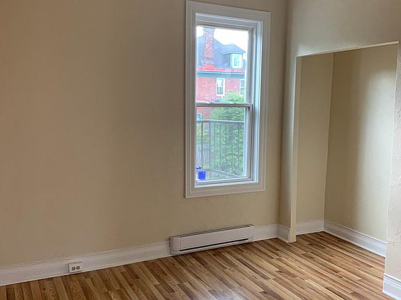 3rd image of 218 S Saint Clair St APT 2