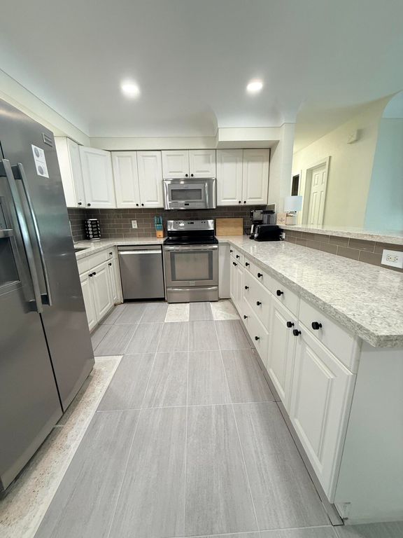 608 NE 24th Ave, photo 6