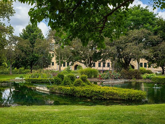 Explore Topiary Park