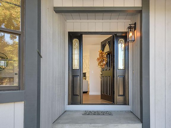 5th image of 1860 Lynn Drive