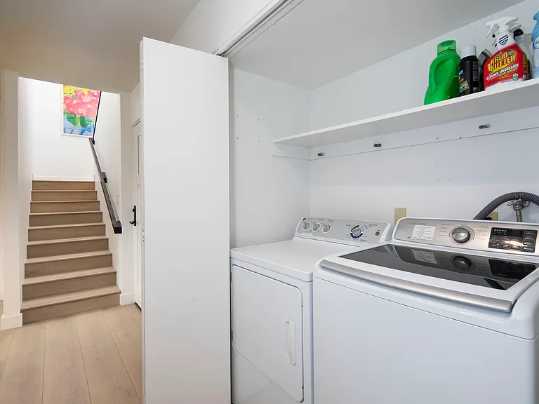 In unit washer & dryer!