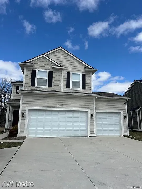 2323 E Maple Rd