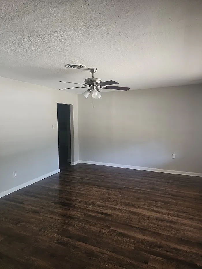 3 bed, 2.0 bath, 1182 sqft, $1,495 — Photo 2