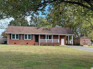 70 Countryside Dr, Murray, KY 42071