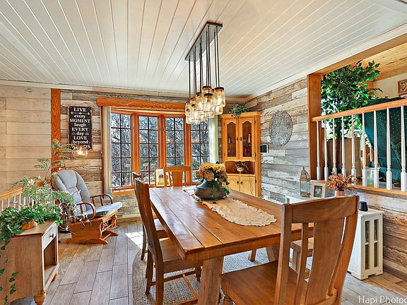 3rd image of 131 Sunshine Ln