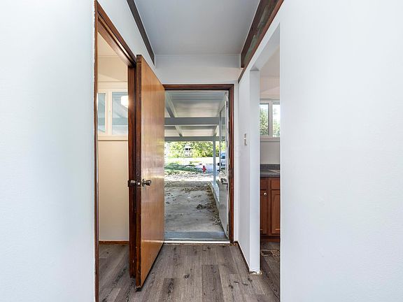 3rd image of 643 Willabar Dr