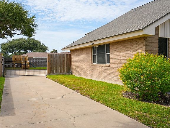 3rd image of 206 San Saba Dr