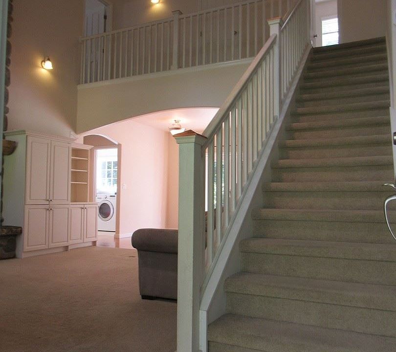 1st image of 8404 Willow Dr NE