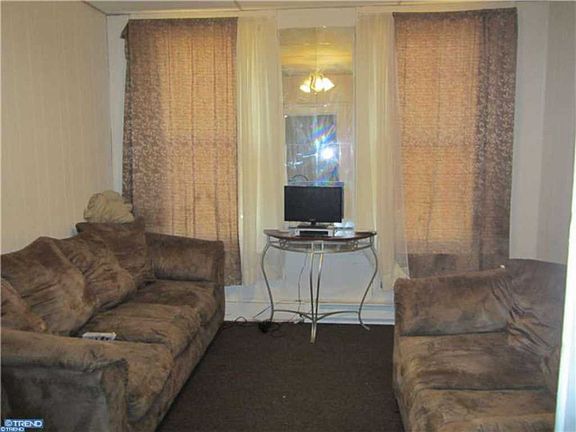 2nd image of 2118 W Westmoreland St
