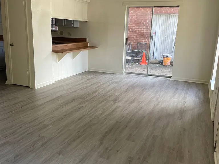 8469 Governor Dr — Photo 2