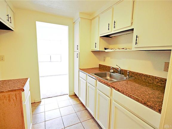 3rd image of 1020 Hidden Landing Trl APT F