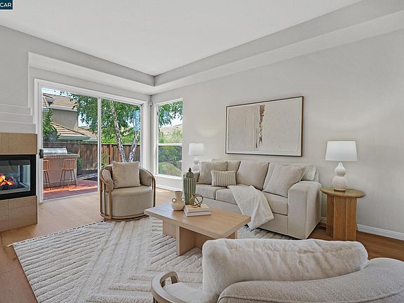 5th image of 113 Blackstone Dr
