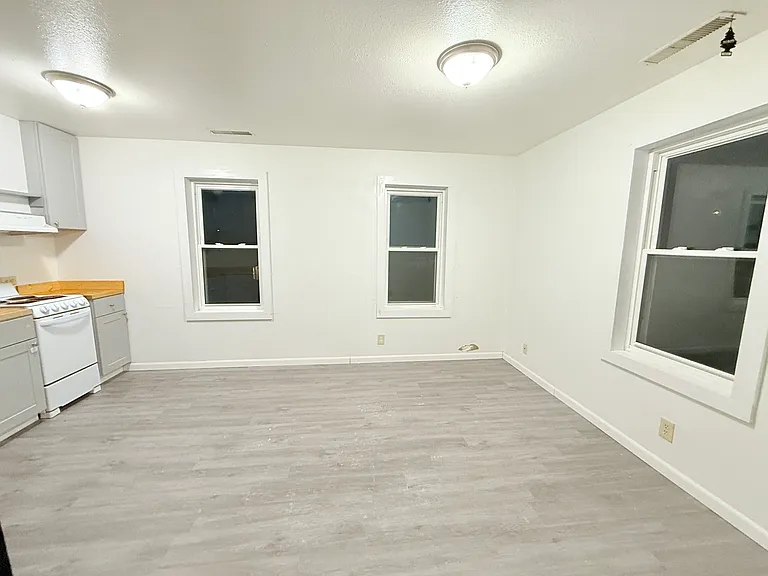 115 2nd St W #9 — Photo 2