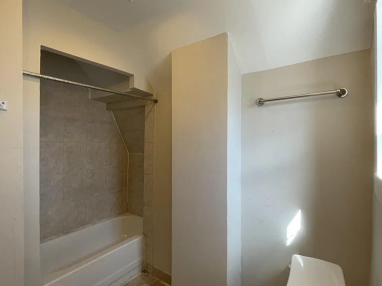 2113 5th St NE #2 — Photo 12