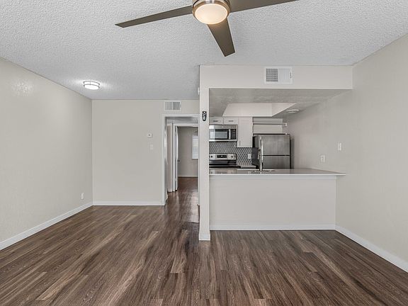 4th image of 1045 S San Jose #154