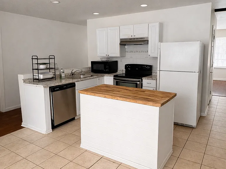4 Lyford Ln — Photo 4