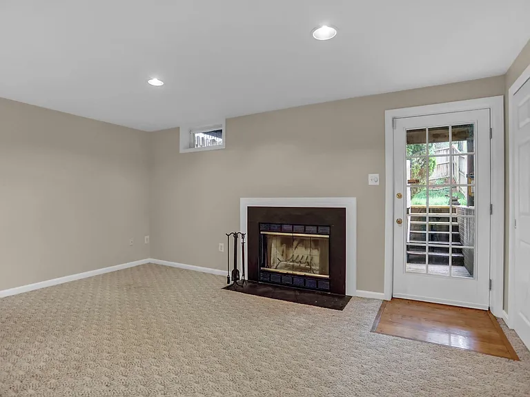 437 Ashton Ln — Photo 5
