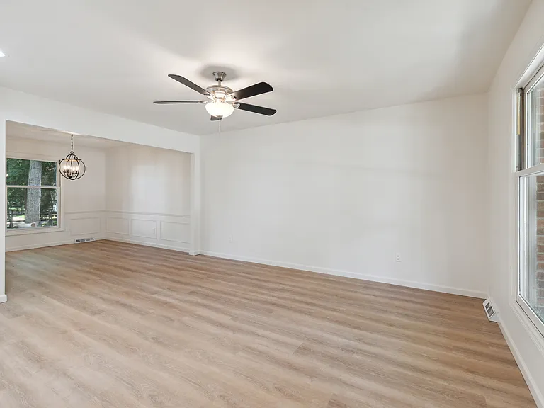 2410 Wealdstone Rd — Photo 17