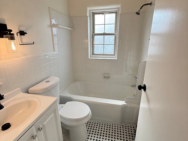 111 Colton Ave — Photo 8