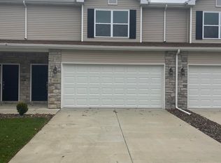 935 Paula Ct, Hobart, IN 46342