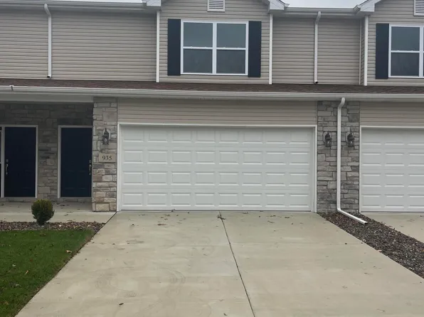 935 Paula Ct, Hobart, IN 46342