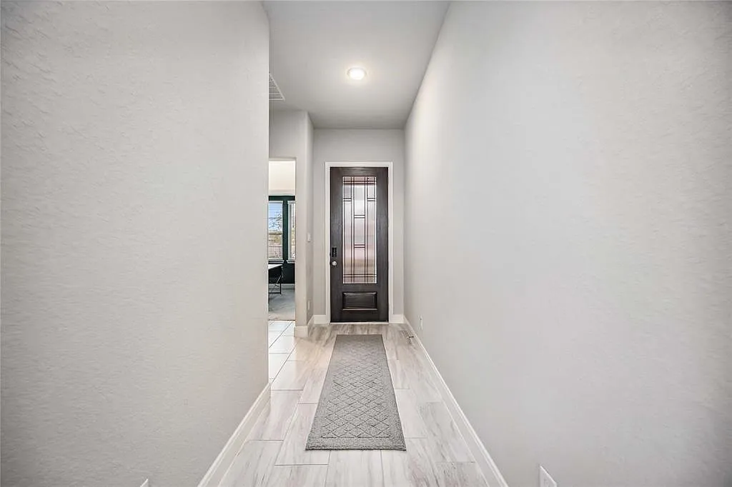 3 bed, 1710 sqft, $2,600 — Photo 3
