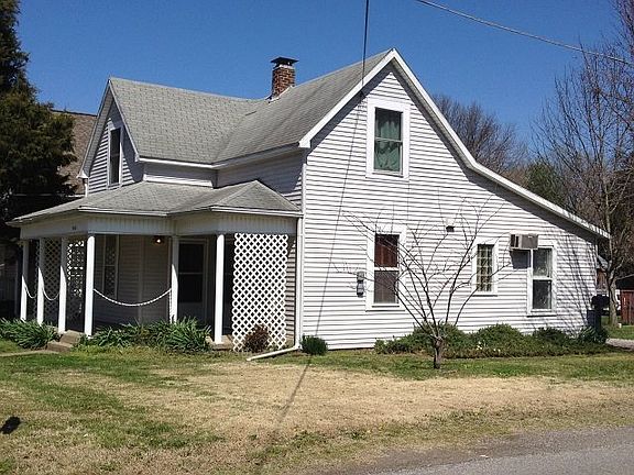 2nd image of 904 N Fountain St