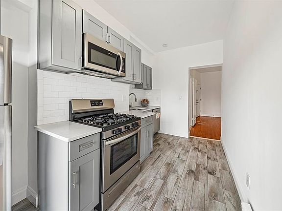 3rd image of 242 Palisade Ave #2