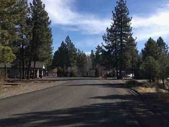 Exterior Neighborhood (street photo)