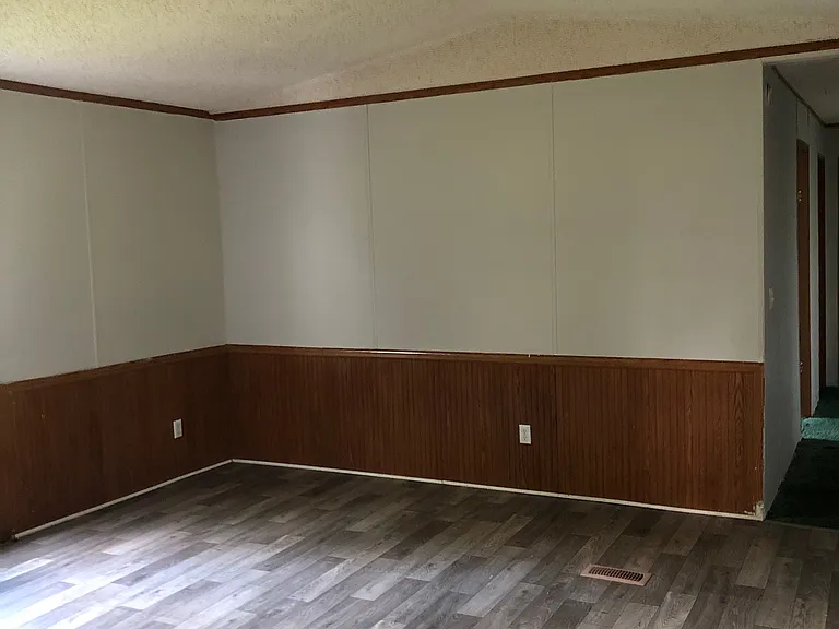 105 Christopher Dr — Photo 3
