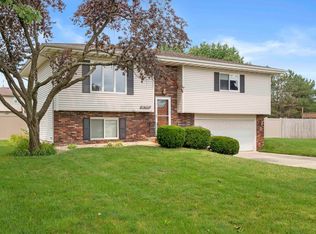 10392 Siedelmann Ct, Saint John, IN 46373