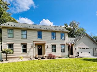 18 Juniper Ln, New Hartford, NY 13413