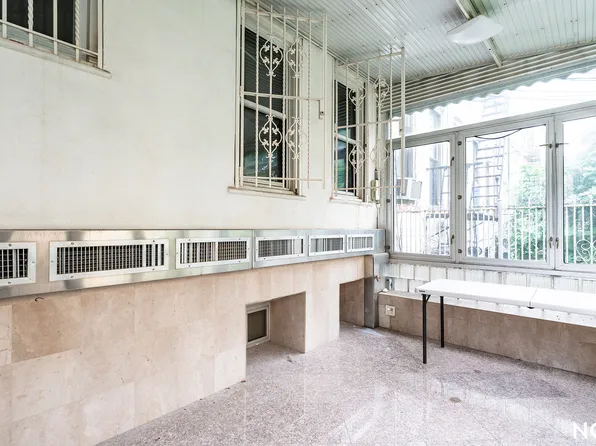 404 Onderdonk Avenue image 21 of 22