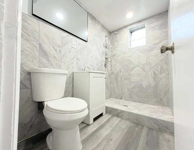 5 bed, 4055 sqft, $2,500 — Photo 2