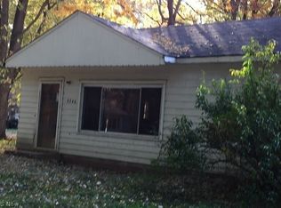 6240 Larkhall Dr, Madison, OH 44057