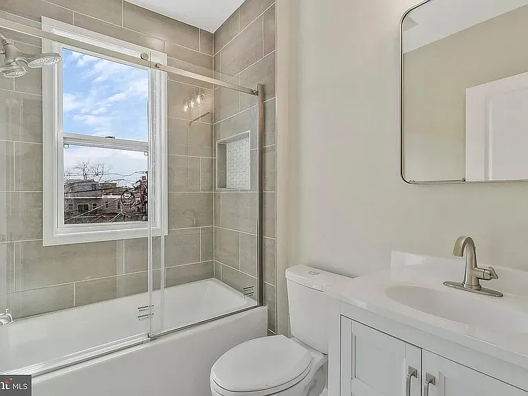 444 Kenyon St NW — Photo 27