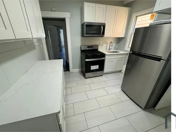 16 Triton Ter, Newark, NJ