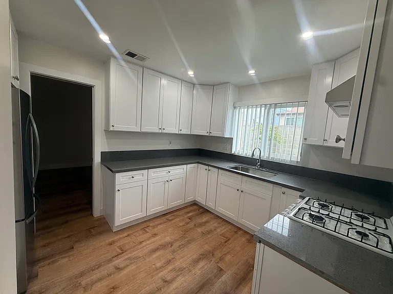 118 W Garcelon Ave — Photo 5