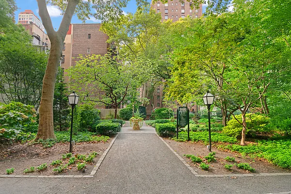 Sold by Nest Seekers International | media 11