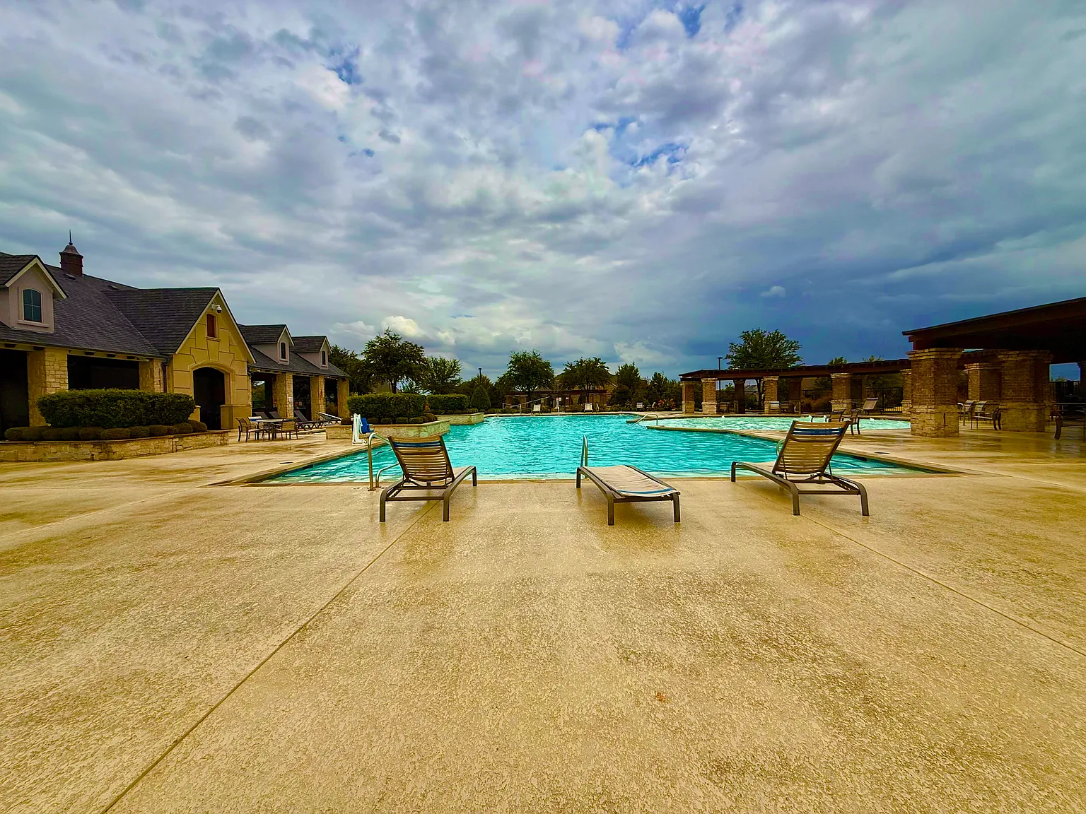 4 bed, 3.5 bath, 3283 sqft, $3,995 — Photo 2