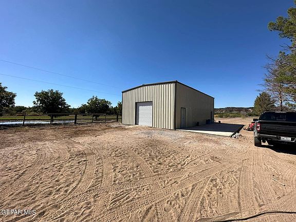 3rd image of 6111 County Road B10