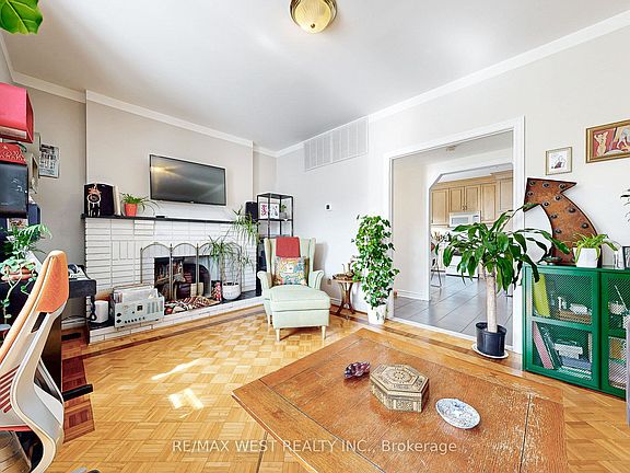 5th image of 52 Heydon Park Rd